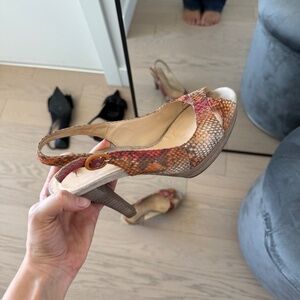 Heels snake imitation